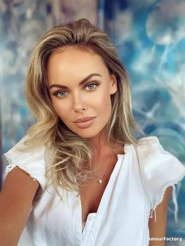 Halyna, 38